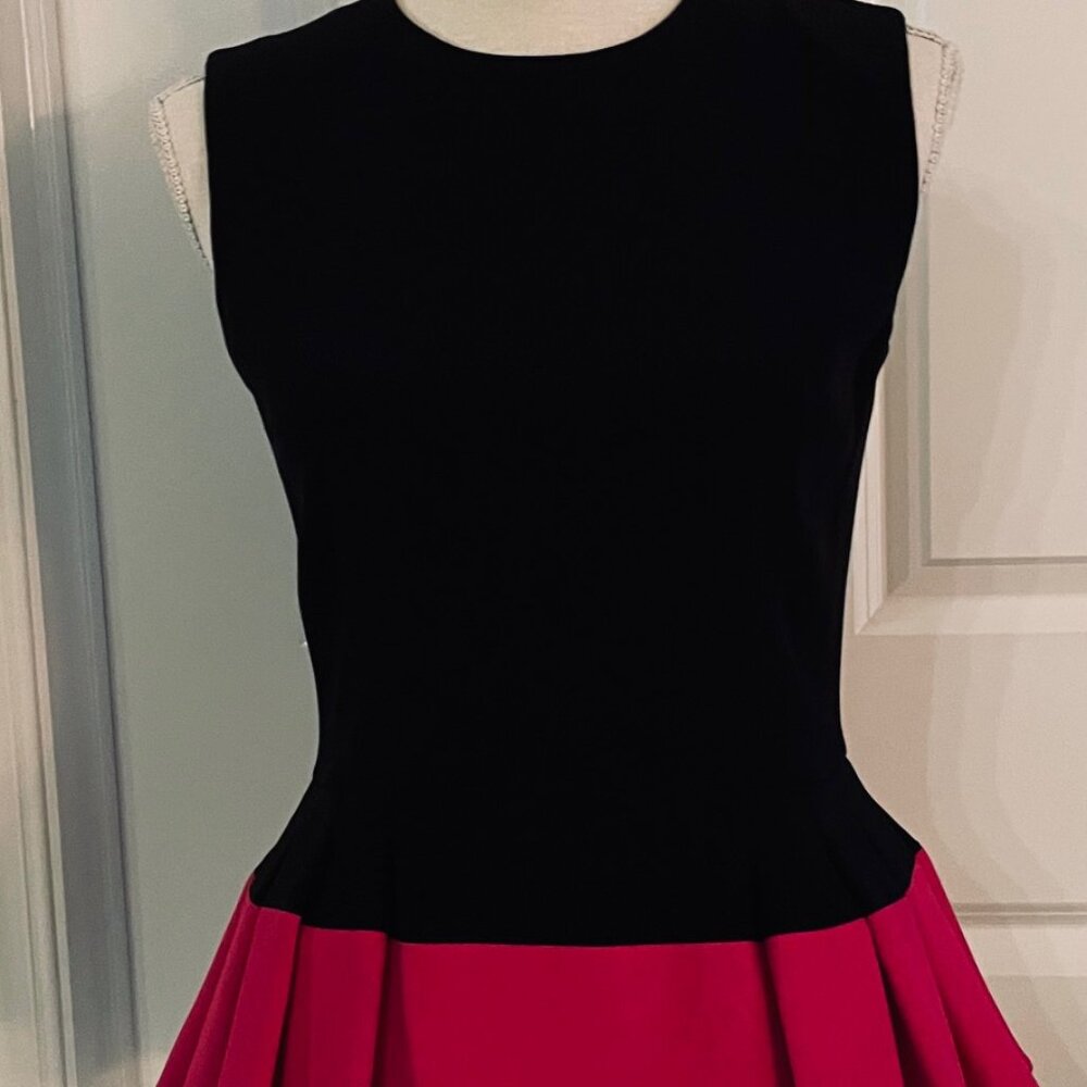 ALEXANDER MCQUEEN BLACK AND FUSCHIA PEPLUM TOP - SZ 40